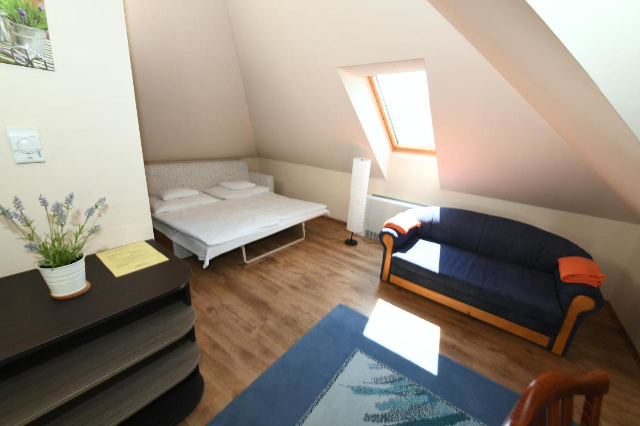 Ezuesthid Hotel Veszprém Екстериор снимка