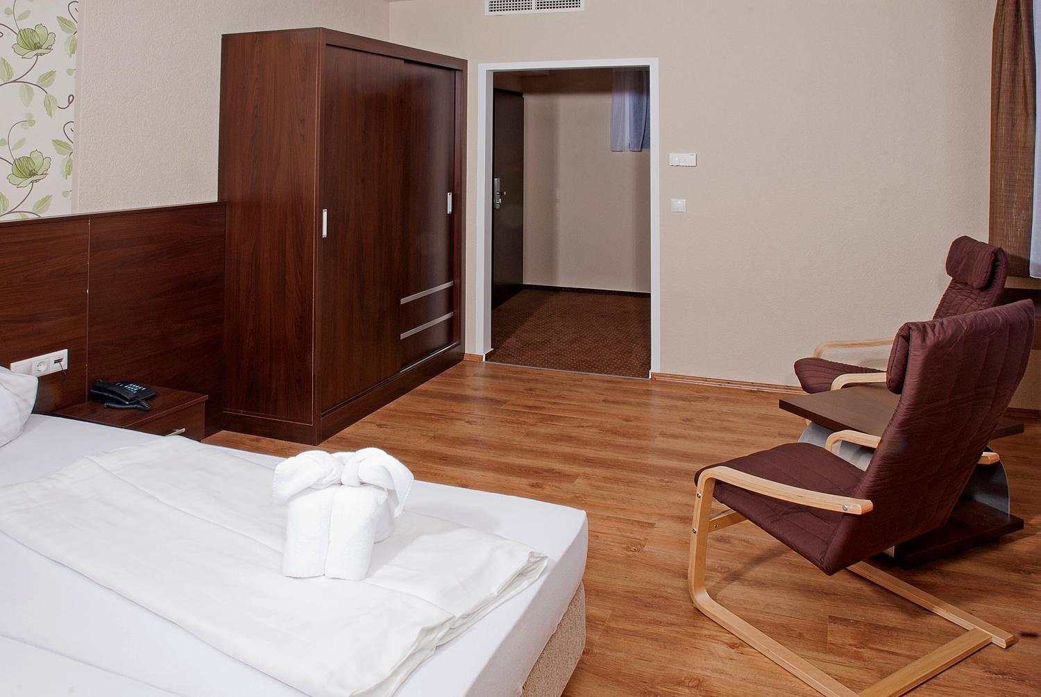 Ezuesthid Hotel Veszprém Екстериор снимка