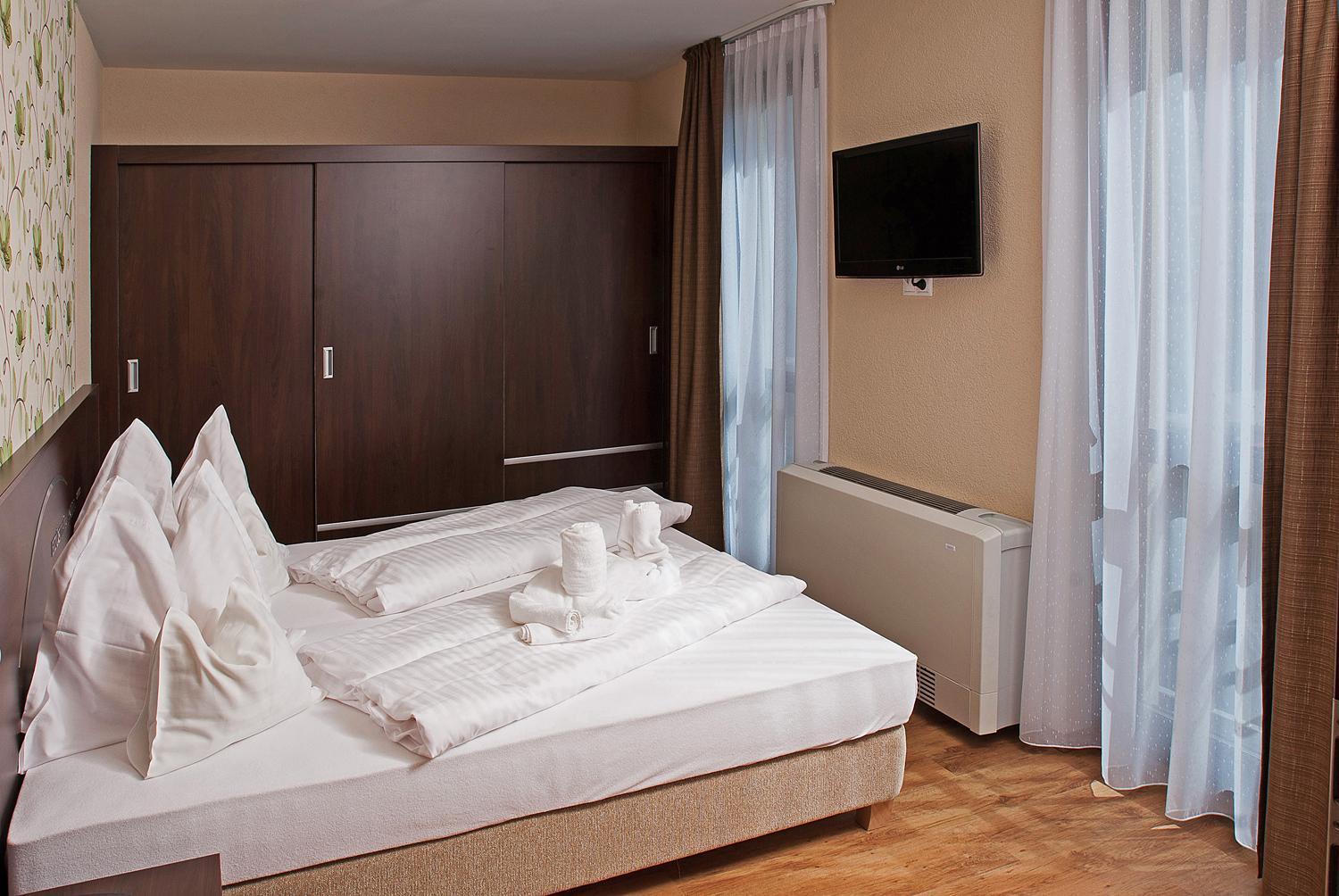 Ezuesthid Hotel Veszprém Екстериор снимка