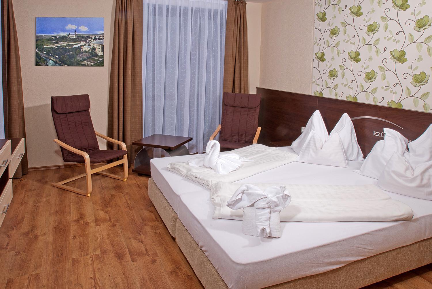 Ezuesthid Hotel Veszprém Екстериор снимка