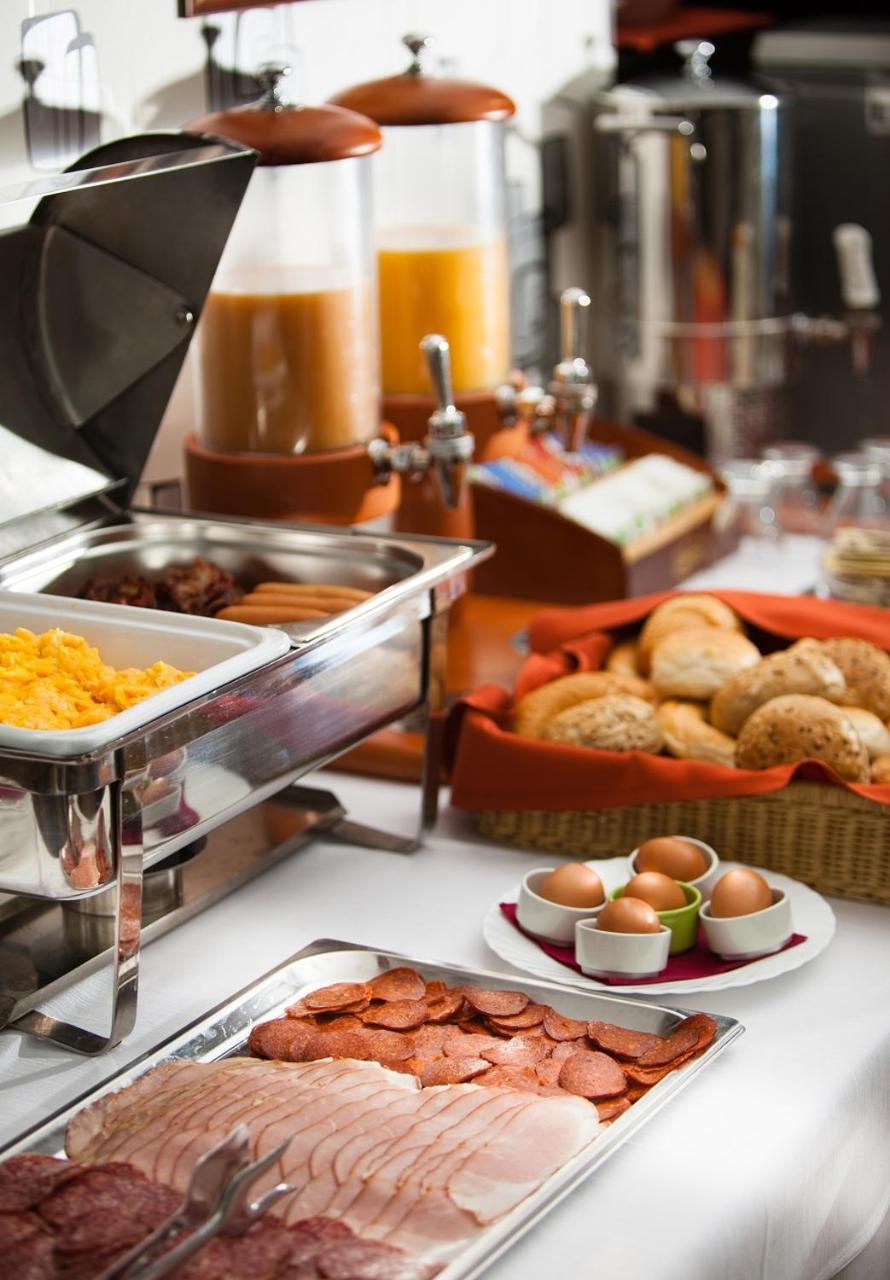 Ezuesthid Hotel Veszprém Екстериор снимка