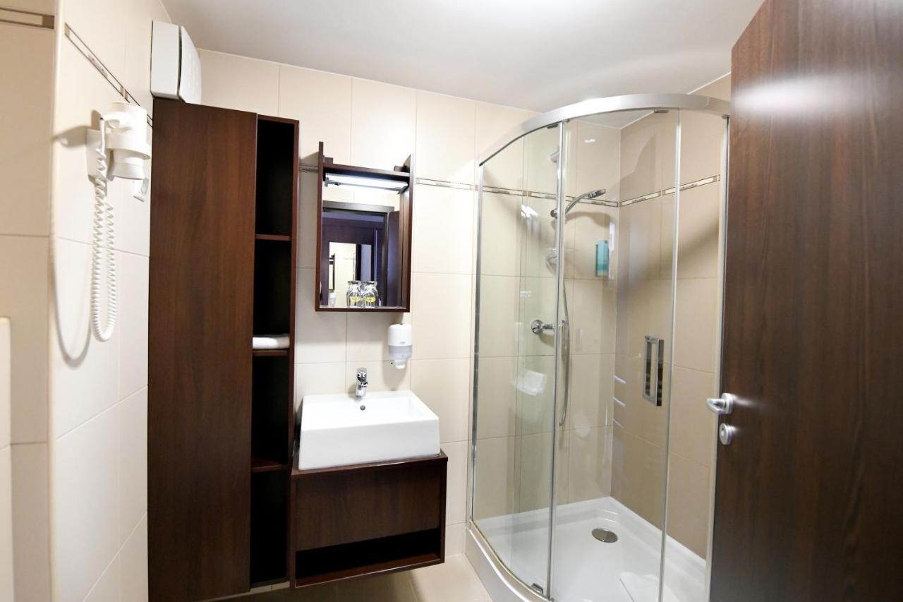 Ezuesthid Hotel Veszprém Екстериор снимка