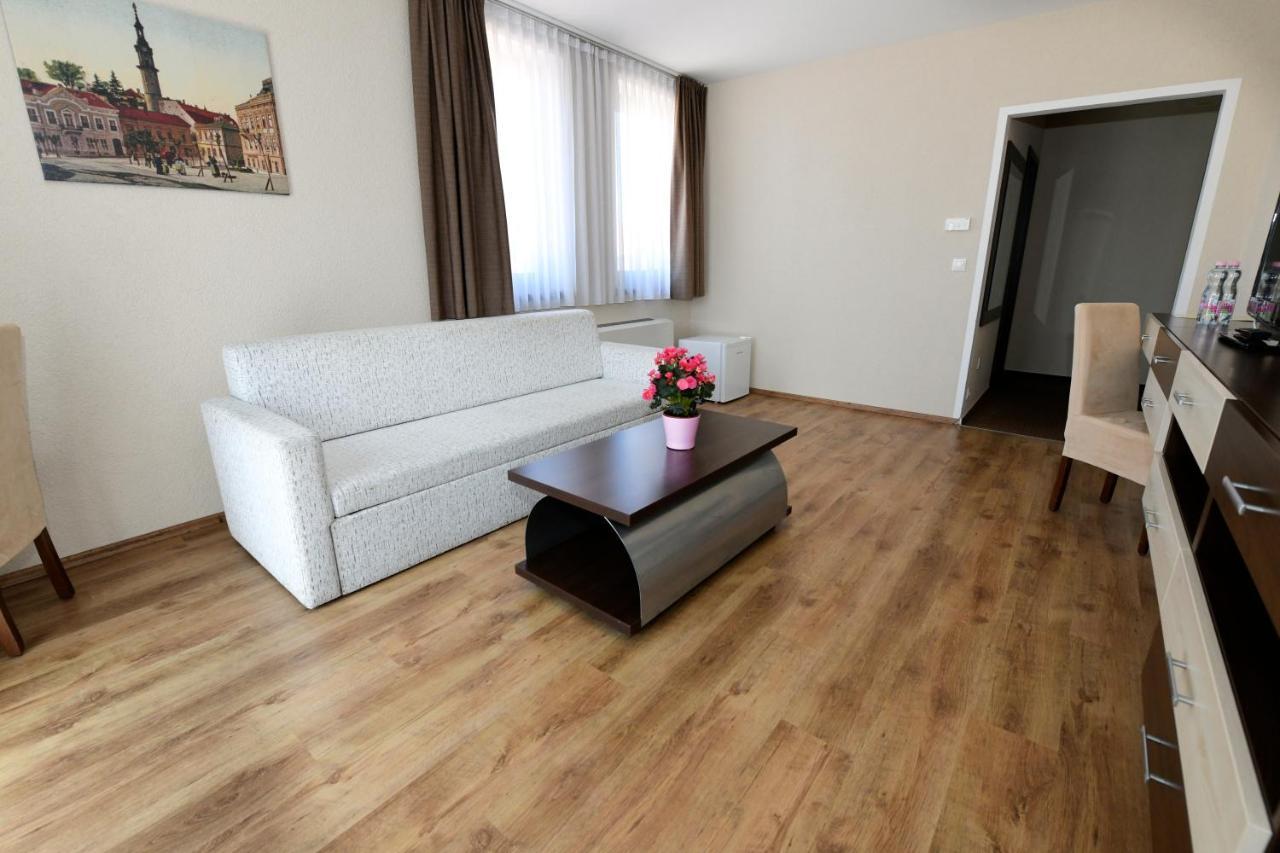 Ezuesthid Hotel Veszprém Екстериор снимка